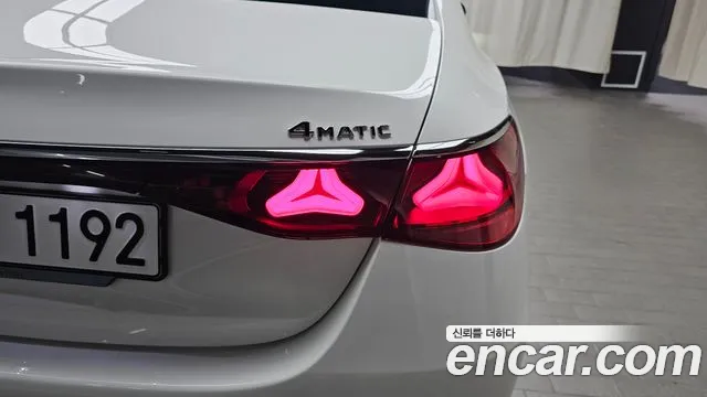 Mercedes-Benz E-Class — Фото автомобиля 22