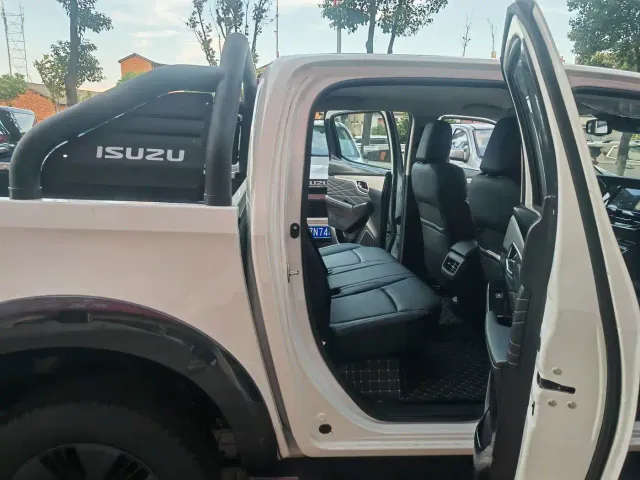 Isuzu D-MAX — Фото автомобиля 14