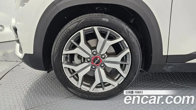 Kia Seltos Seltos Бензин 1.6 Turbo 4WD — Фото автомобиля 5