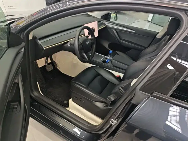 Tesla Model Y — Фото автомобиля 15