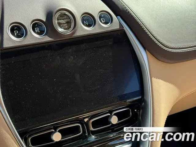 Aston Martin DBX — Фото автомобиля 15