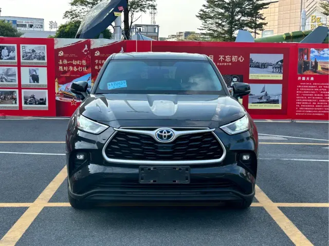 Toyota Highlander — Фото автомобиля 2