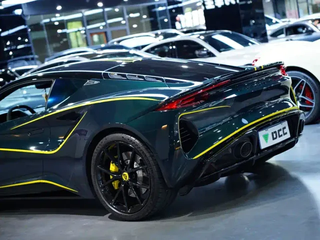 Lotus Emira — Фото автомобиля 5