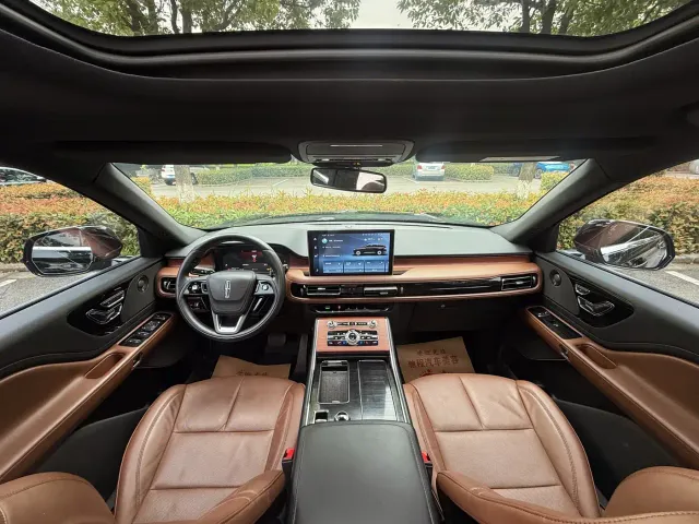 Lincoln Aviator — Фото автомобиля 12