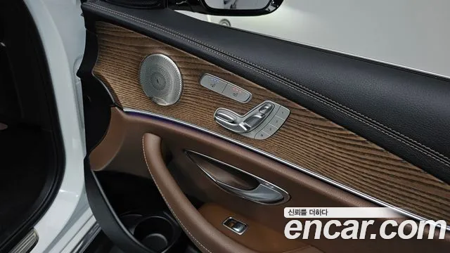Mercedes-Benz E-Class — Фото автомобиля 29