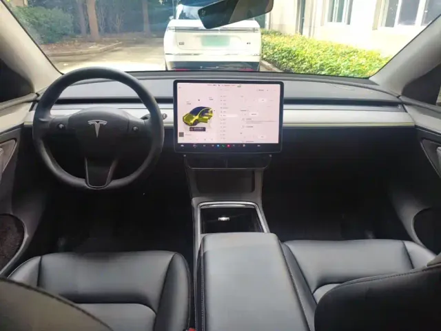 Tesla Model Y — Фото автомобиля 5