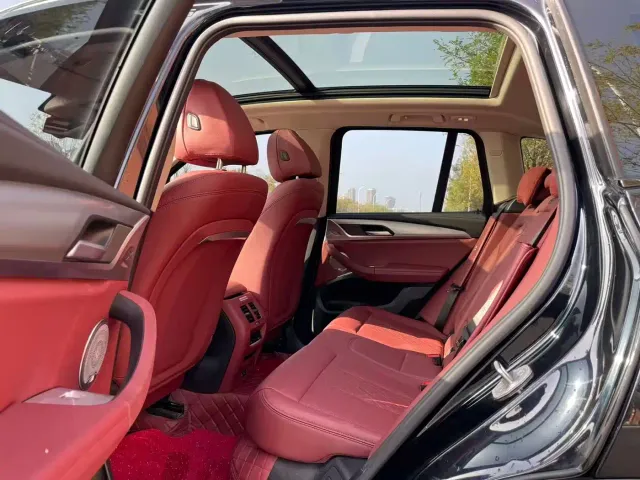 BMW iX3 — Фото автомобиля 5