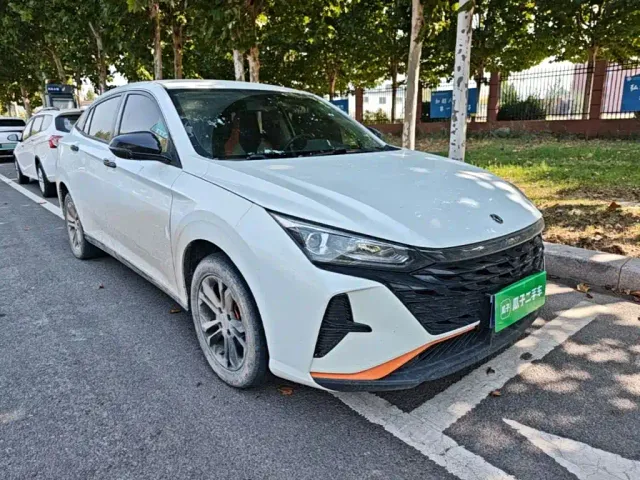 Dongfeng Yixuan — Фото автомобиля 3