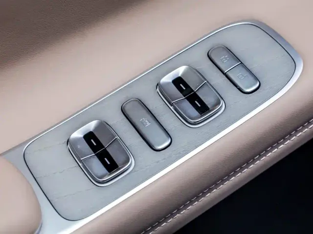 Xpeng X9 — Фото автомобиля 12