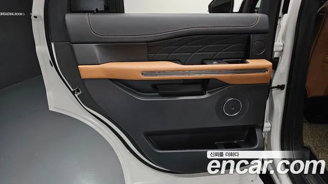 Ford Expedition — Фото автомобиля 24
