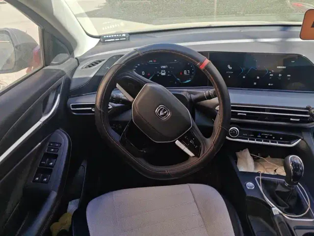 Changan Eado — Фото автомобиля 15
