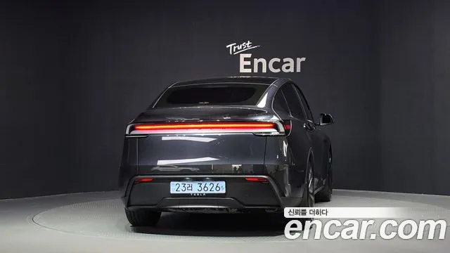 Tesla Model Y — Фото автомобиля 4
