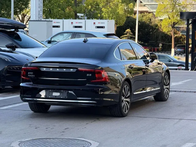 Volvo S90 — Фото автомобиля 3