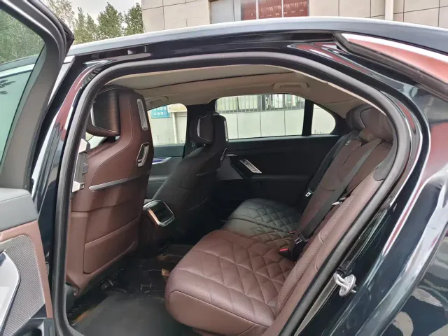 BMW 7 Series — Фото автомобиля 4