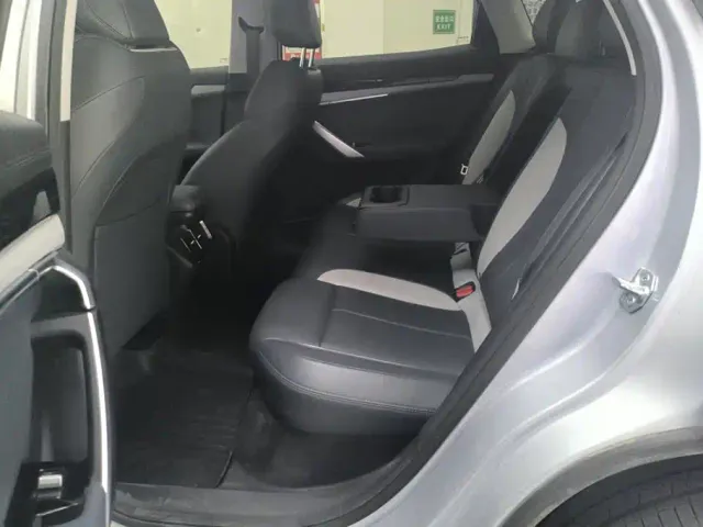 Geely Boyue L — Фото автомобиля 11