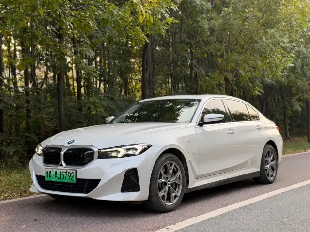 Фотография автомобиля — BMW i3