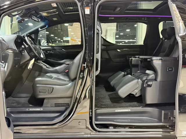 Toyota Alphard — Фото автомобиля 8