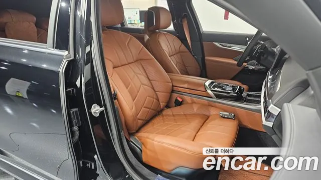 BMW 7 Series G70 — Фото автомобиля 18