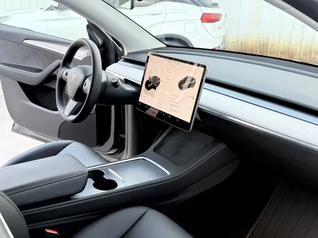 Tesla Model Y — Фото автомобиля 10
