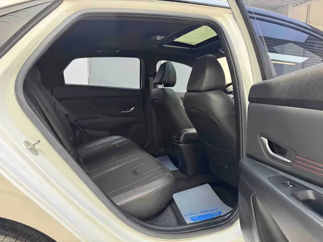 Hyundai Elantra — Фото автомобиля 9