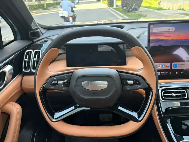 Geely Boyue L — Фото автомобиля 13