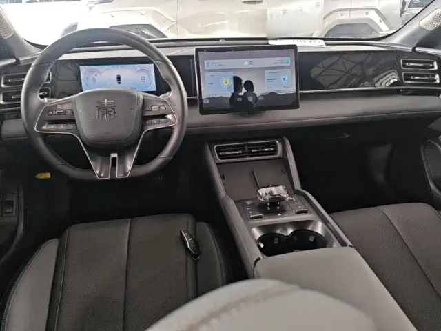 BYD Qin L — Фото автомобиля 9