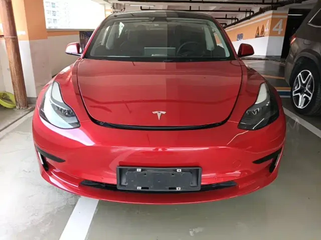 Tesla Model 3 — Фото автомобиля 2