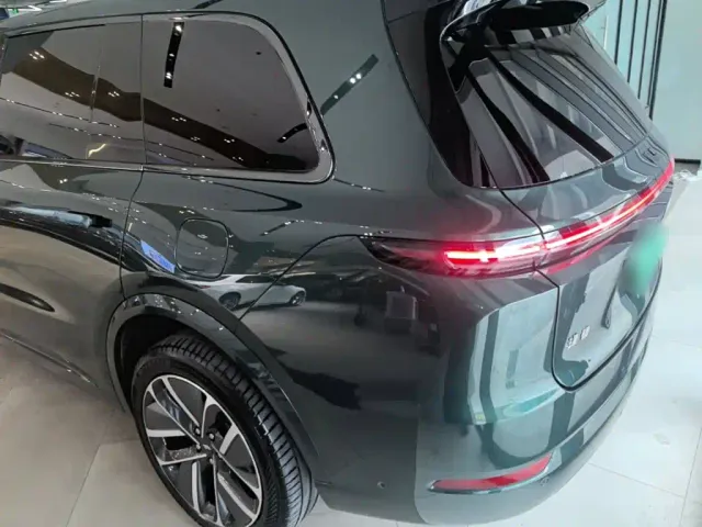 Li Auto L9 — Фото автомобиля 4