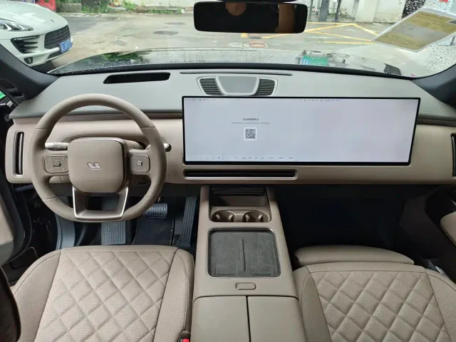 Li Auto L8 — Фото автомобиля 6