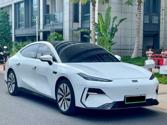 Geely Galaxy E8 — Фото автомобиля 3