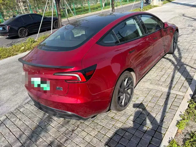 Tesla Model 3 — Фото автомобиля 6