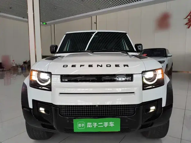 Land Rover Defender — Фото автомобиля 2