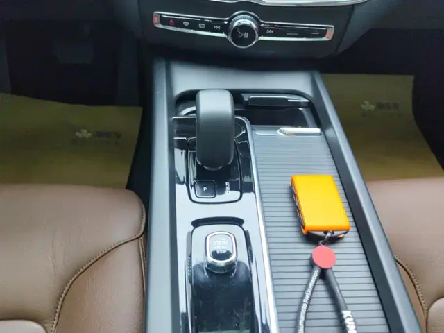 Volvo XC60 — Фото автомобиля 16