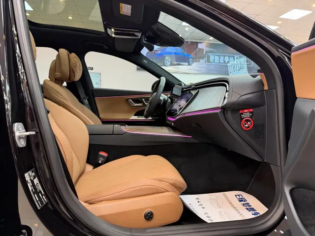 Mercedes-Benz E-Class — Фото автомобиля 16