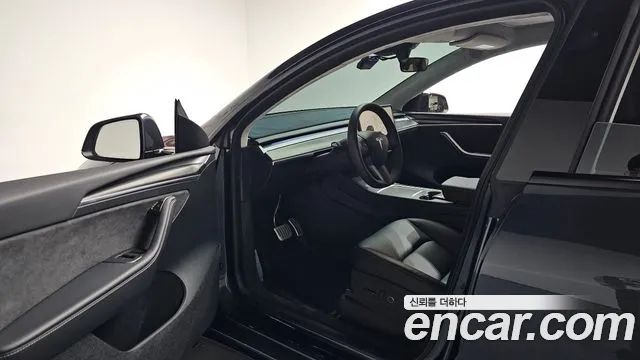 Tesla Model Y — Фото автомобиля 15