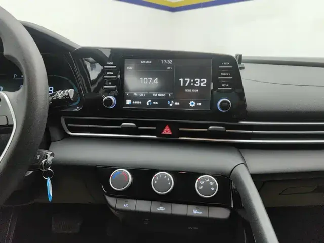 Hyundai Elantra — Фото автомобиля 13