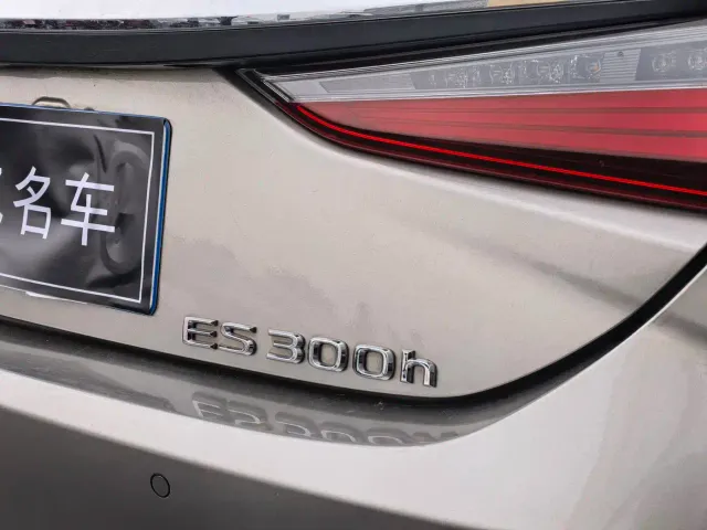 Lexus ES — Фото автомобиля 5