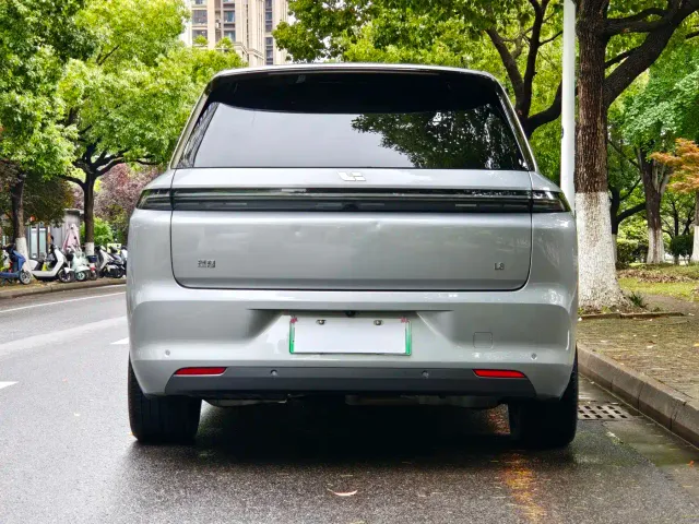 Li Auto L8 — Фото автомобиля 13