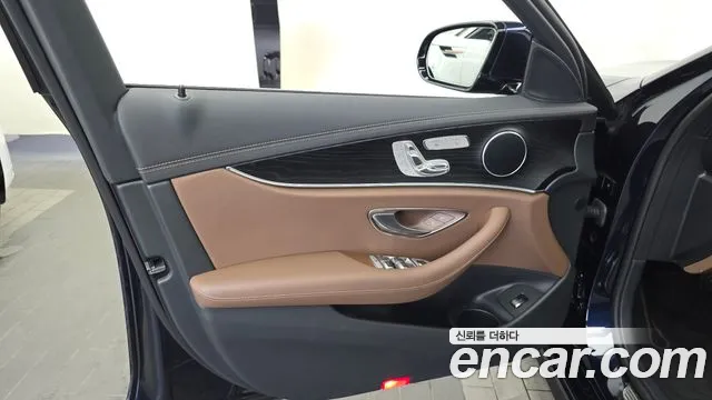 Mercedes-Benz E-Class — Фото автомобиля 18
