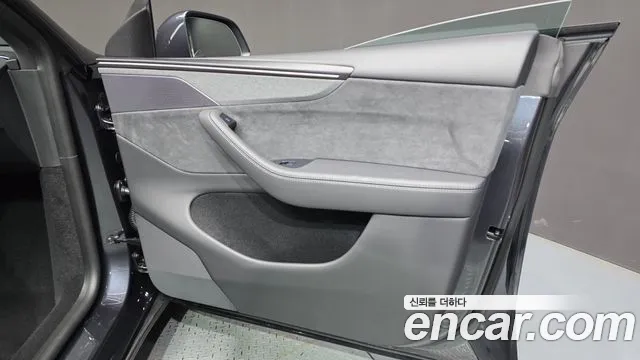 Tesla Model Y — Фото автомобиля 24