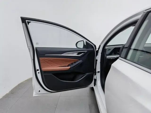 Changan Eado — Фото автомобиля 8
