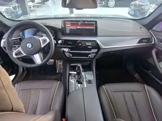 BMW 5 Series — Фото автомобиля 3