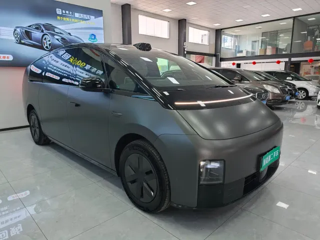 Li Auto MEGA — Фото автомобиля 3