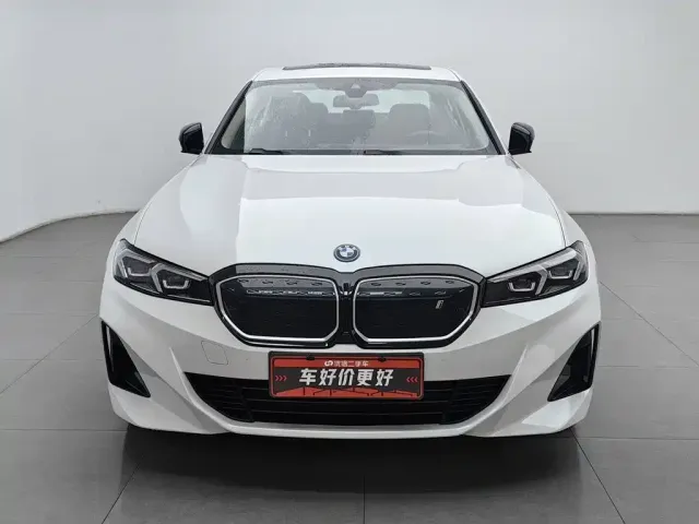 BMW BMW i3 2024 eDrive 40 L Shadow Night Package — Фото автомобиля 3