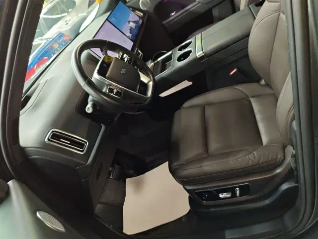 Li Auto L8 — Фото автомобиля 14