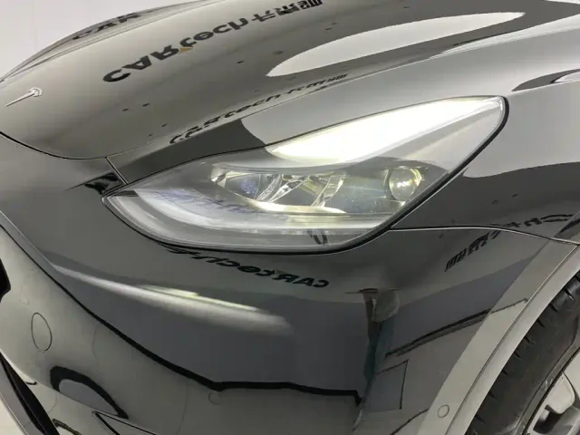 Tesla Model Y — Фото автомобиля 9