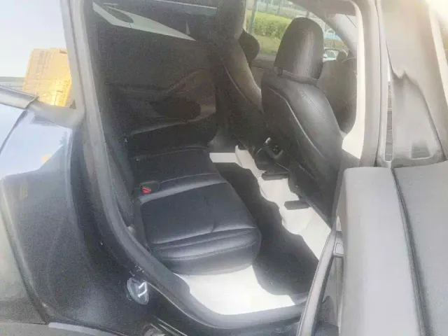 Tesla Model Y — Фото автомобиля 11