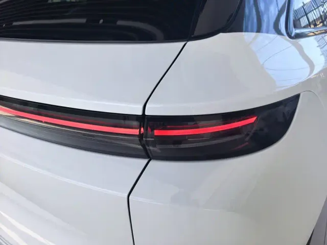 Li Auto L6 — Фото автомобиля 11