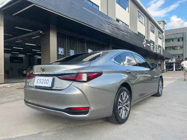 Lexus ES — Фото автомобиля 9