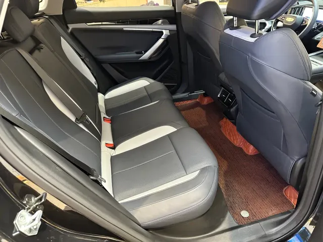 Geely Boyue L — Фото автомобиля 8